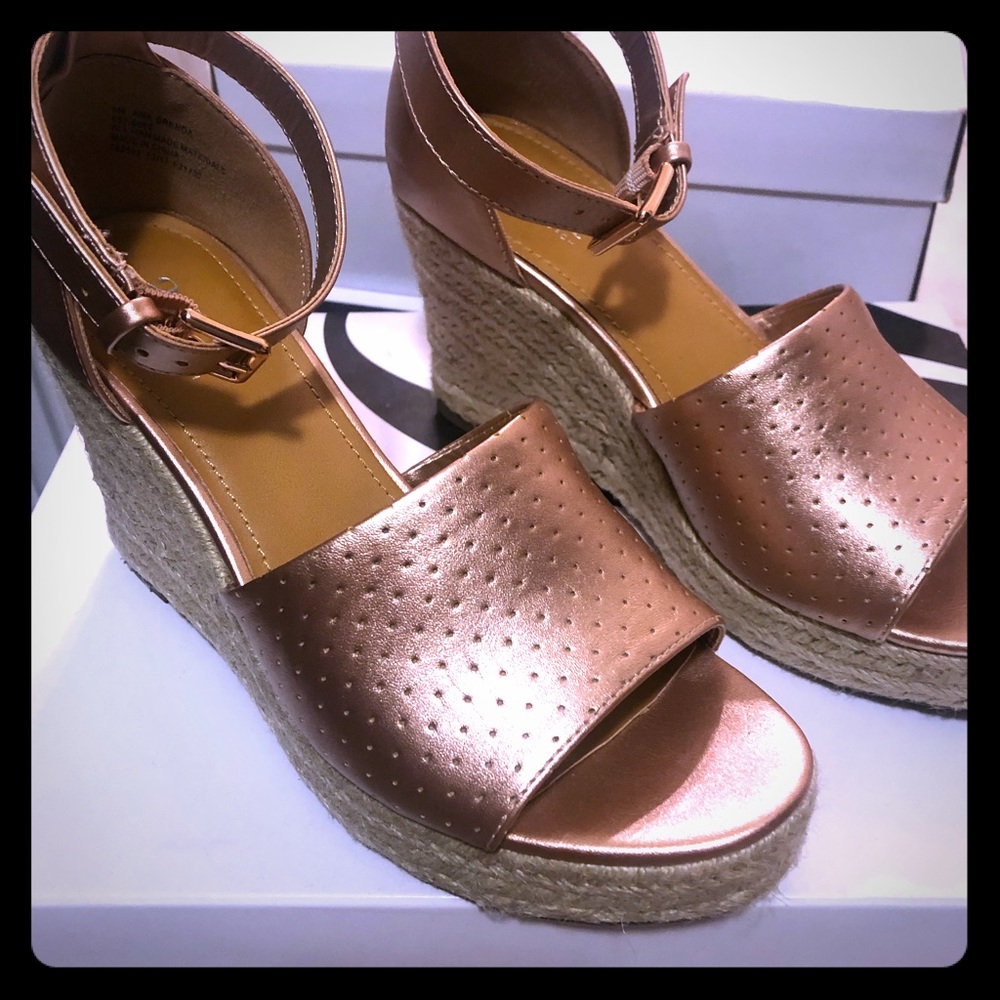 Rose gold wedges